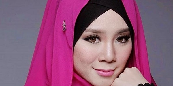 IBU RESTUI KEPUTUSAN FELIXIA