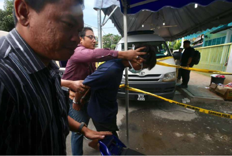 Terkini! Polis Bawa Keluar Suspek Bakar Tahfiz Melawat Lokasi Kebakaran. Apa Yang Dicari?