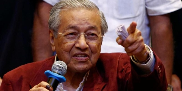 mahathir nak pecat muhyiddin